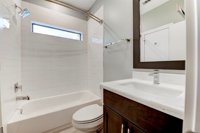 Building Photo - 1211 Thompson St