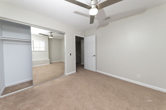 Building Photo - Please Contact Vaughn Realty to set up an ...