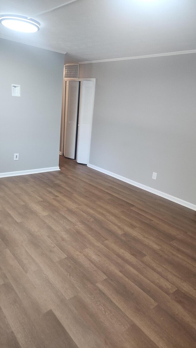 Building Photo - 1208 Venetian Cir