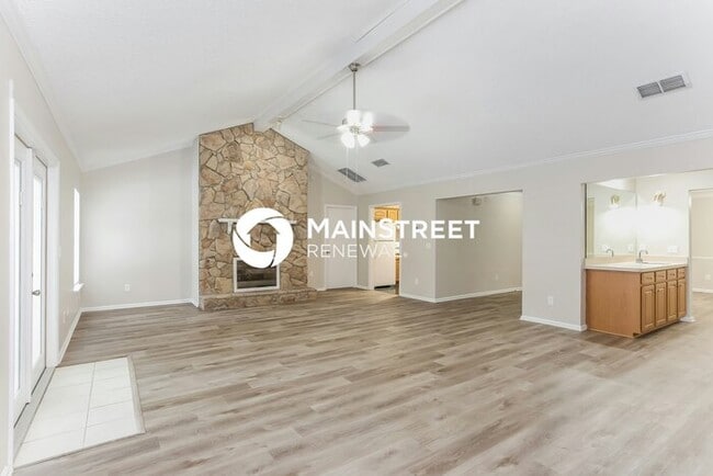 Building Photo - 3 Bedroom Pet-Friendly Home in FLEMING ISLAND, FL with Main Street Renewal