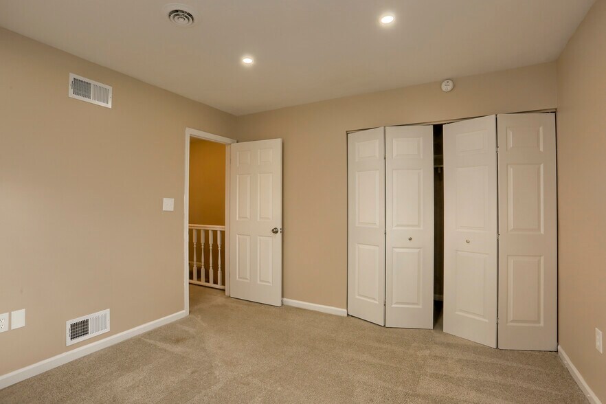 Building Photo - 843 Old Silver Spring Rd