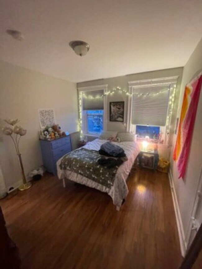 Building Photo - Allston 2 bedroom apartment - Available 6/1