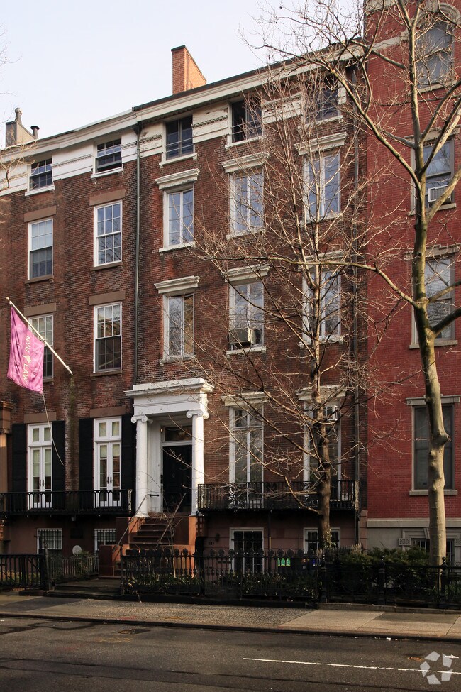 Building Photo - 21 Washington Sq N