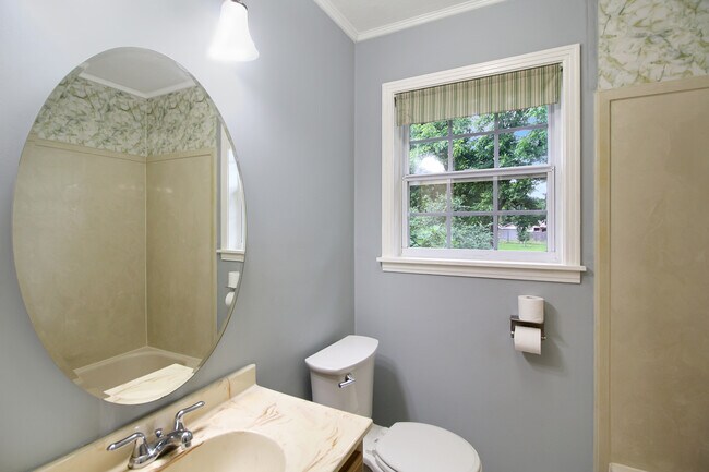 Building Photo - 246 St Paul St