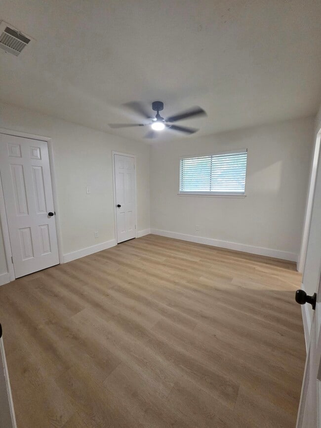 Building Photo - 6400 Buena Vista Dr