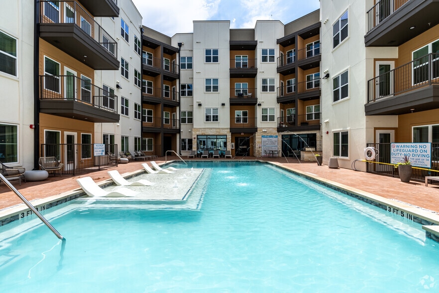 Primary Photo - Park South