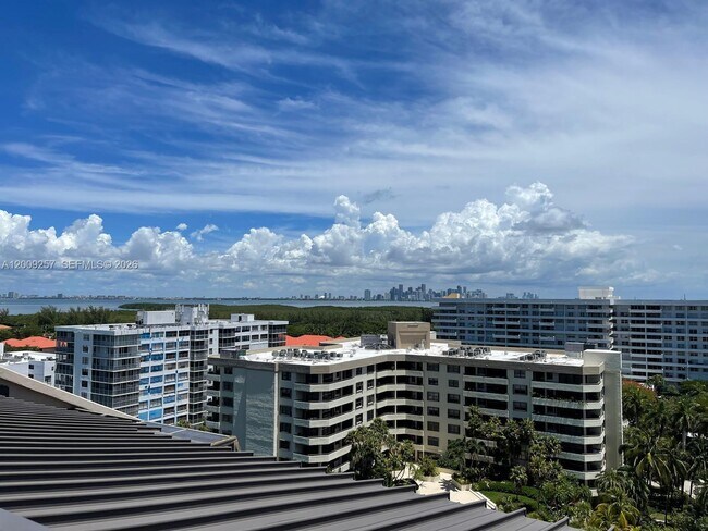 Building Photo - 251 Crandon Blvd