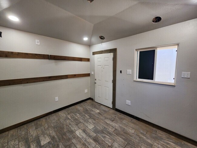Building Photo - Inviting and Warm 3 Bedroom 2 Bath Home in Newman CA