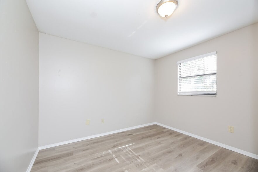 Building Photo - 1670 Mary Beth Dr