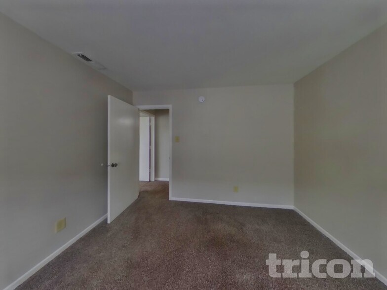 Building Photo - 1413 Bluestem Dr