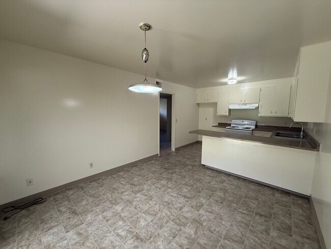 Building Photo - 4694001/85