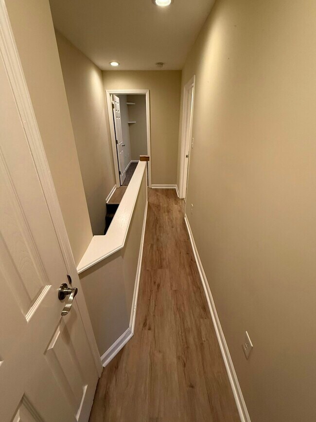 Building Photo - 419 E Frankford St