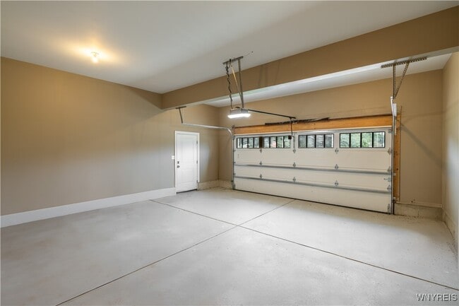 Building Photo - 10 Bentley Dr