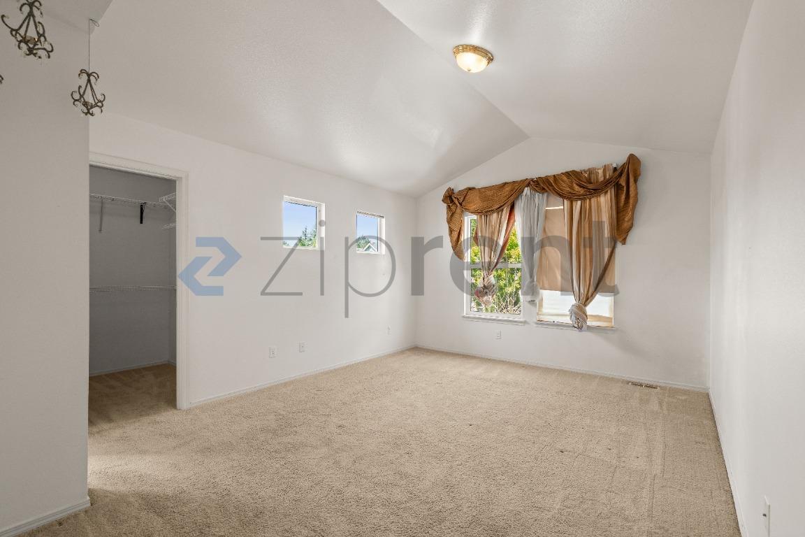 Building Photo - Unit