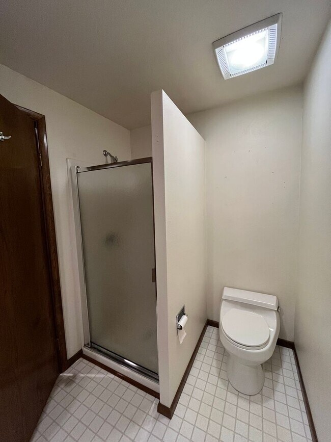 Building Photo - 180 Degree View of Bellingham Bay - Water/Sewer and Gas Included in Rent