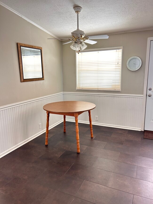 Building Photo - 38816 Bronco Dr