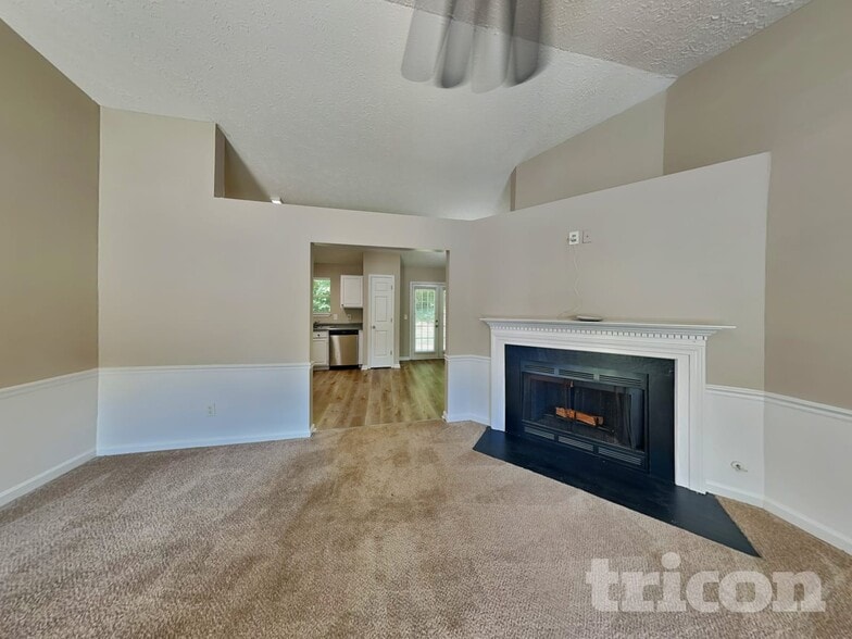 Building Photo - 38 Ann Cir