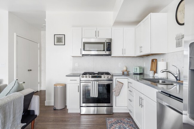 Building Photo - Modern 2 Bed / 2 Bath Townhome in Salt Lak...