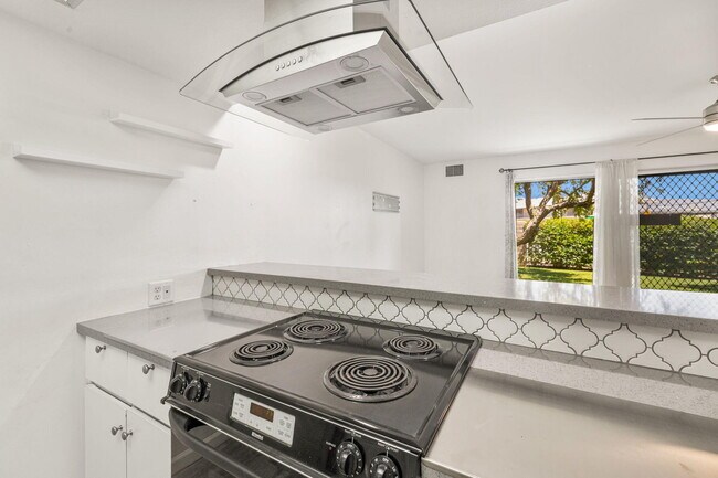 Building Photo - 77835 California Dr