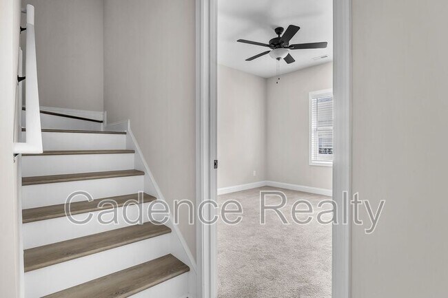 Building Photo - 1633 Grey Cliff Run