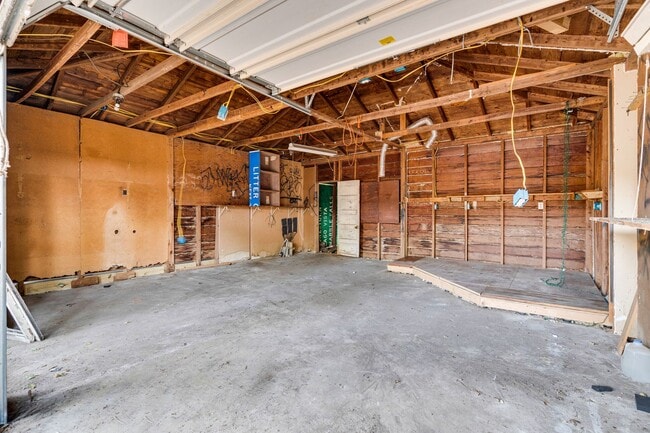 Building Photo - Urban Farmhouse - 2BD/2BA - Work Shop - Hu...