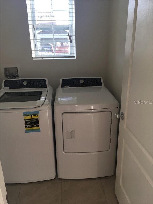 Building Photo - 2814 Blue Shrs Wy