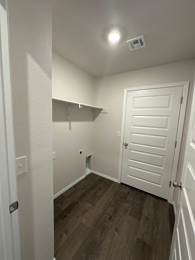 Building Photo - Newer 3-Bed, 2-Bath Home in Claremore — Modern Comfort & Style Designed for You