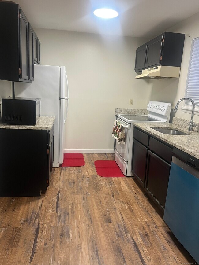 Building Photo - 244 High Path Rd