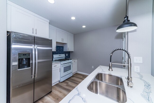 Building Photo - RENOVATED OLMOS PARK TERRACE DUPLEX