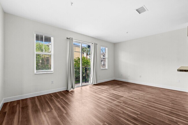 Building Photo - 536 NW 39th Cir