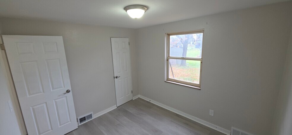 Building Photo - 5 McMichael Rd