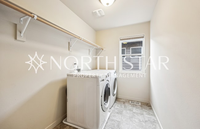 Building Photo - Vaulted Ceilings, Modern Finishes & Easy Living