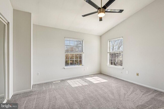 Building Photo - 1440 Nutwood Ct