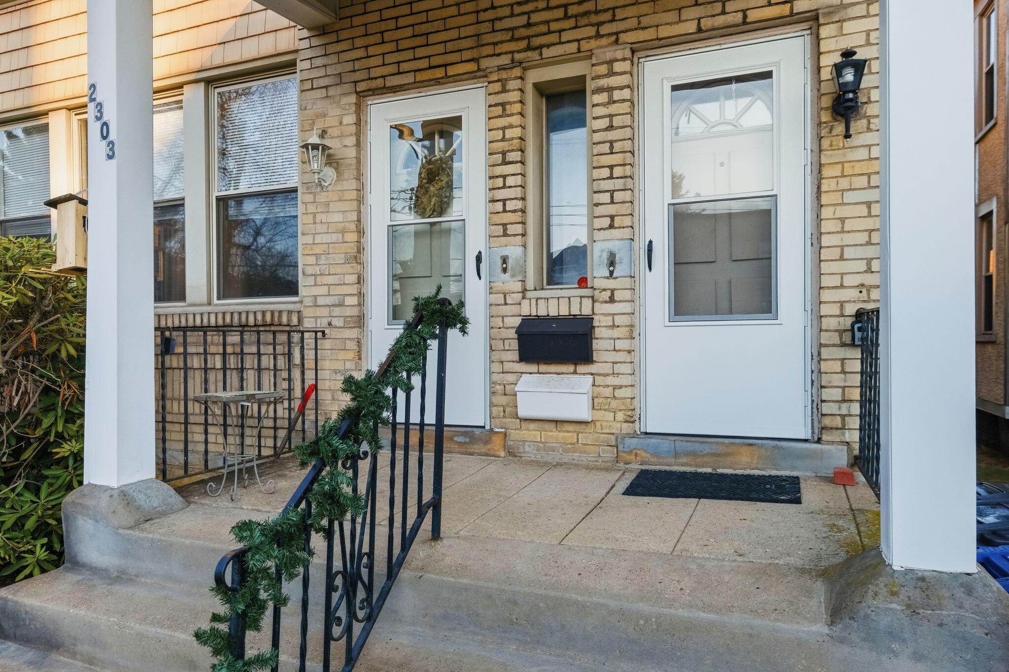 Building Photo - 2303 Sherbrook St