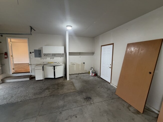 Building Photo - 1616 SW K St