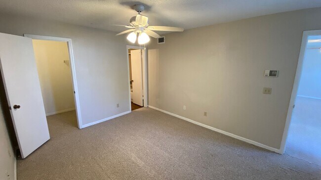 Building Photo - MOVE IN SPECIAL! First Floor 2BR/2BA Condo...