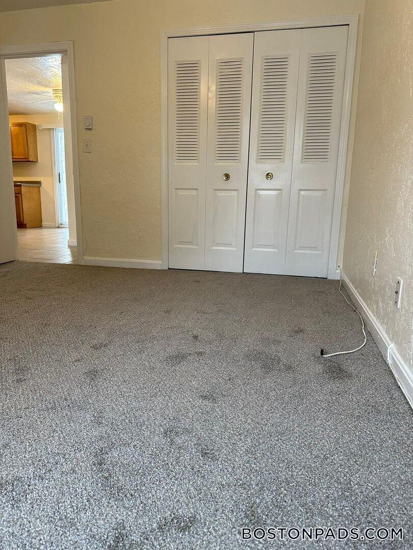 Building Photo - 2 Vista Ln