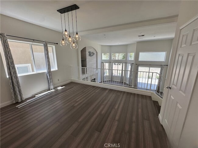 Building Photo - 503 S Maria Ave