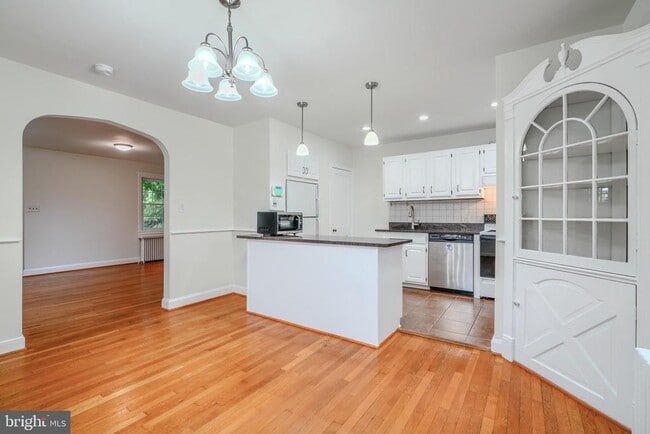 Building Photo - 521 Academy Rd
