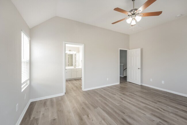 Building Photo - 3074 View Valley Trail