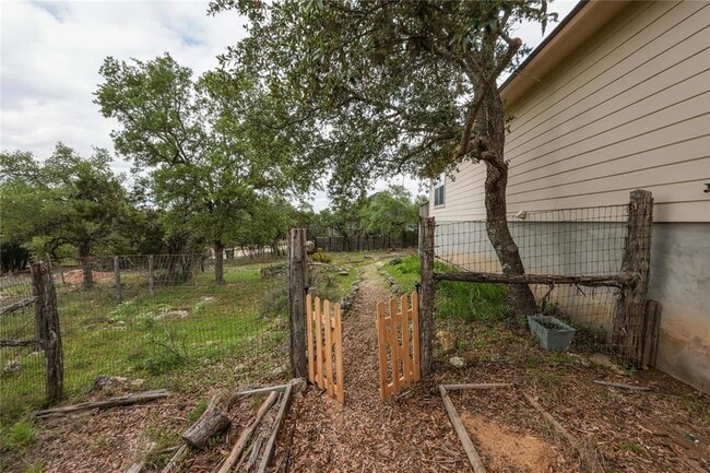 Building Photo - 8 Rosewood Cir