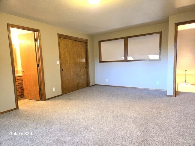 Building Photo - 575 Weaver Ave