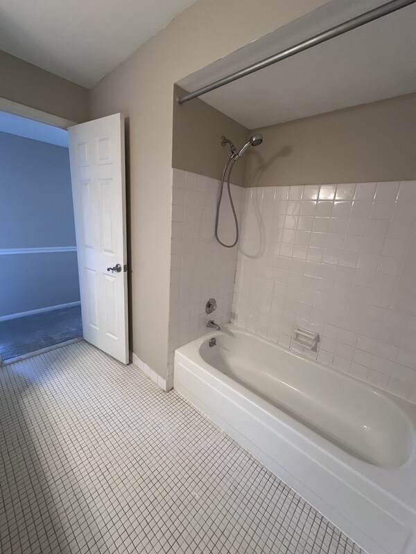 Building Photo - 1155 Charter Oak Ln