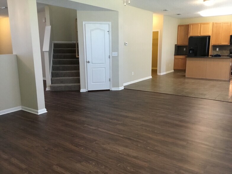 Building Photo - 75368 Ravenwood Dr
