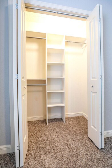 Building Photo - 614 W Mount Vernon St