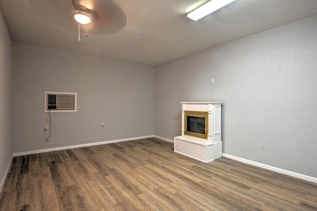 Building Photo - 2138 Lynbrook Ln
