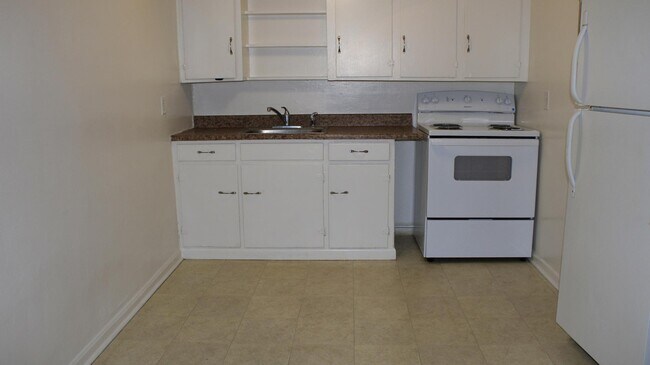 Building Photo - 112 E Main St