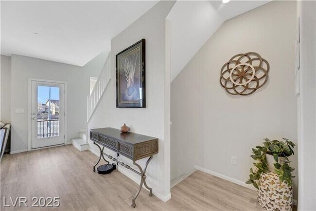 Building Photo - Modern 4-Bed Townhouse in Henderson