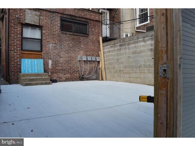 Building Photo - 1300 Spruce St
