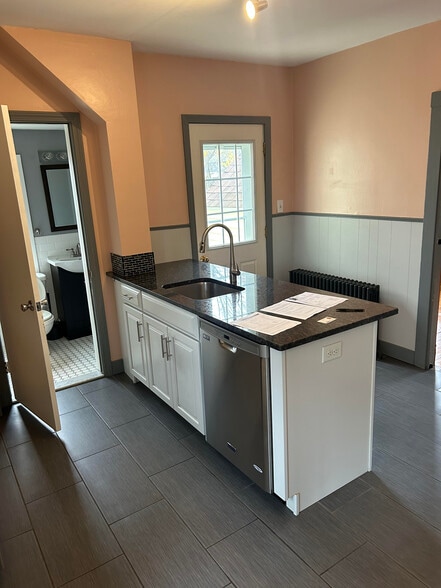 Building Photo - 3 Day St